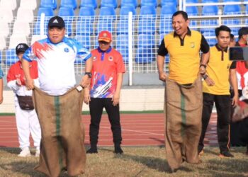 Ramaikan Kemerdekaan RI Ke-78, Kapolres Metro Tangerang Kota Ikut Lomba Balap Karung