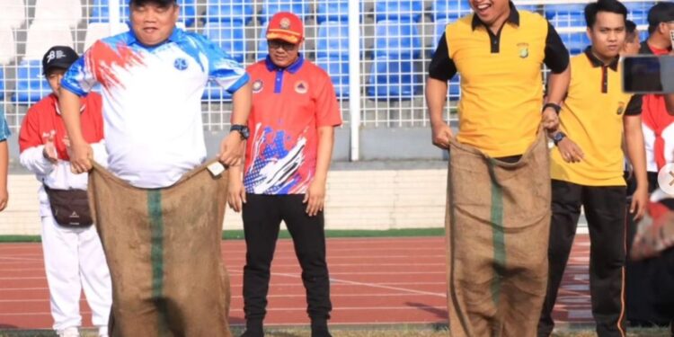 Ramaikan Kemerdekaan RI Ke-78, Kapolres Metro Tangerang Kota Ikut Lomba Balap Karung