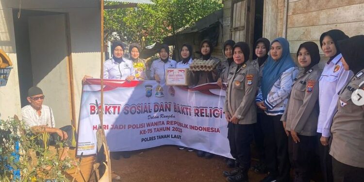 Sambut Hari Polwan Ke 75 , Polwan Polres Tanah Laut Gelar Bakti Sosial