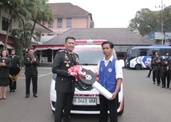 Wujud Komitmen Polresta Malang Kota Bersinergi, Bantu Satu Unit Ambulance Untuk Relawan