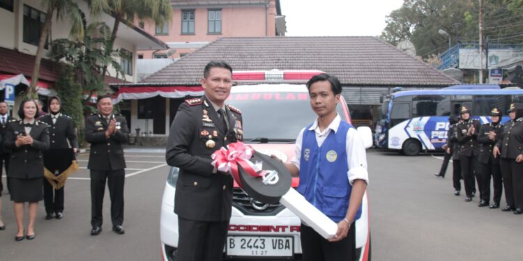 Wujud Komitmen Polresta Malang Kota Bersinergi, Bantu Satu Unit Ambulance Untuk Relawan