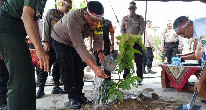 Polresta Malang Kota Sebar Ribuan Bibit Pohon di 5 Kecamatan