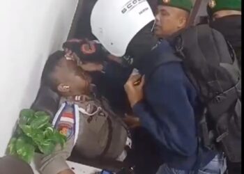 Polisi Terluka saat Pengamanan Demo Depan BP Batam, Anggota TNI : ” Tolong Medis Tolong “