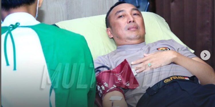 Kepala Divisi Humas Polri Irjen Pol. Dr. Sandi Nugroho Memimpin Kegiatan Donor Darah dalam Rangka Memperingati HUT Humas Polri ke-72