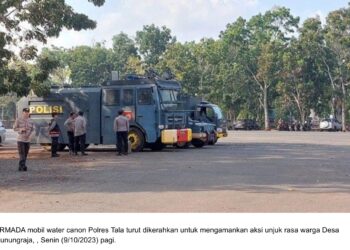 Amankan Aksi Unjuk Rasa Warga Gunungraja, Polres Tanah laut Turut  Siagakan Water Canon
