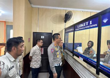 Dirlantas Polda Sulsel  Sidak Samsat Makassar Pastikan pelayanan standar dan prima