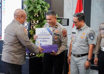 DITLANTAS BERSAMA ENAM POLRES POLDA SULSEL TERBAIK DALAM PENGINPUTAN DATA