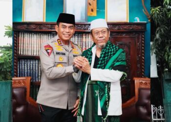 Kapolda Sulsel Andi Rian Djajadi Sowan ke Ulama Kharismatik Puang Makka