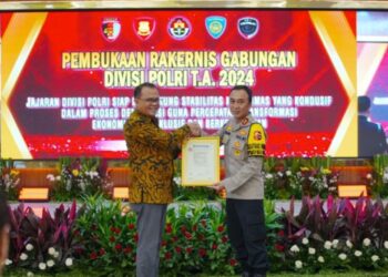 Kapolri Apresiasi Divisi Humas Polri Terima Sertifikat ISO 9001:2015