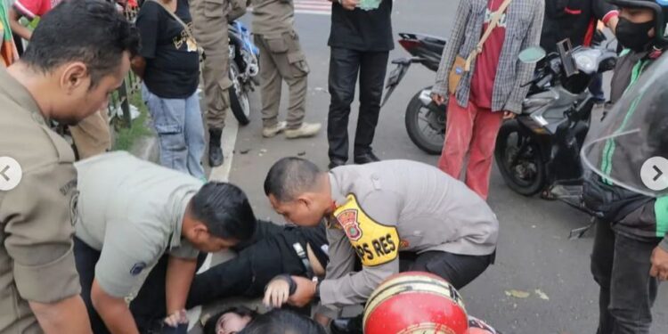 Begini Kesigapan Kapolres Metro Tangerang Kota Disaat Lihat Warga Alami Kecelakaan