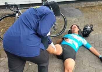 Kesigapan Sie Dokkes Polresta Malang Kota Tangani Cidera Peserta Tour de Panderman 2024