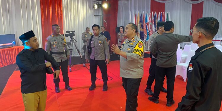 Kapolresta Bulungan Cek Ruang VVIP Demi Debat Aman dan Tertib Jelang Debat Cabup Dan Cawabup