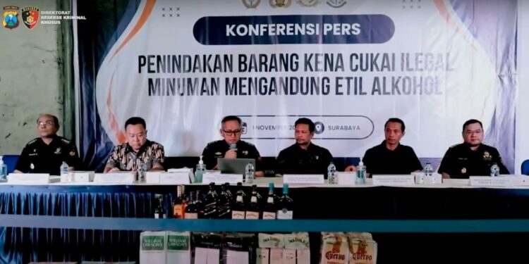 Ditreskrimsus Polda Jatim Konferensi Pers Penindakan Barang Kena Bea Cukai illegal