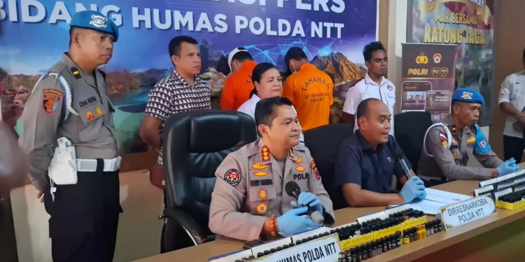 Ditresnarkoba Polda NTT Bongkar Peredaran 14.000 Obat Perangsang ‘Poppers’, Dua Pelaku Ditangkap!