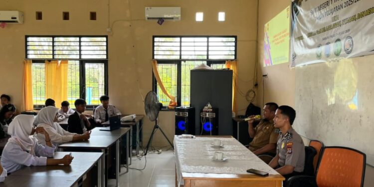 Sat Binmas Polresta Bulungan Sosialisasikan Dampak Negatif Gadget di SMKN 1 Tanjung Palas