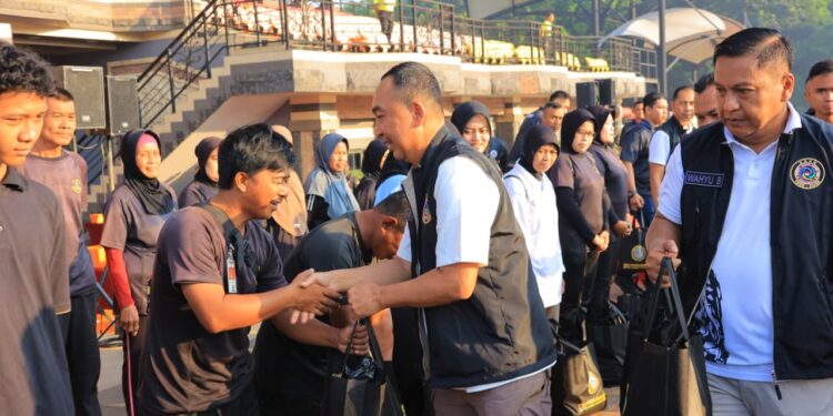 Bentuk Bakti 30 Akabri 95, Ratusan Bansos Diberikan Kepada Masyarakat