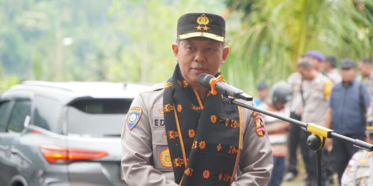 Polri Distribusikan Bantuan Kemanusiaan untuk Korban Bencana di Mauponggo, NTT