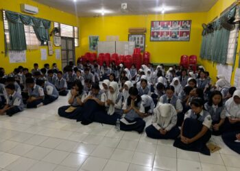 Sat Lantas Polresta Bulungan Melaksanakan Sosialisasi Etika dan Tata Tertib Lalu Lintas di SMPN 01 Tanjung Selor