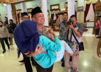 Momen Haru Disaat Kaum Disabiltas Berdoa Untuk Kesuksesan Karir Polisi Langka Kombes Pol Budi Hermanto