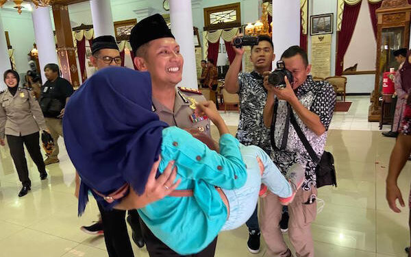 Momen Haru Disaat Kaum Disabiltas Berdoa Untuk Kesuksesan Karir Polisi Langka Kombes Pol Budi Hermanto