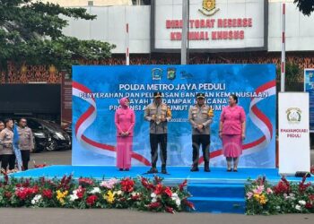 Polda Metro Jaya Kirim 15 Truk Bantuan untuk Korban Banjir Sumatera