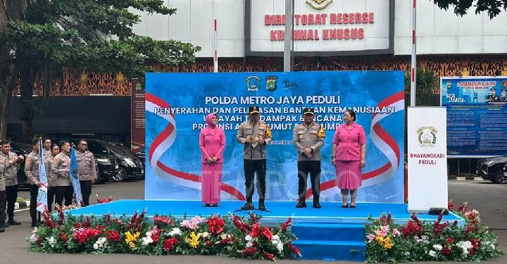 Polda Metro Jaya Kirim 15 Truk Bantuan untuk Korban Banjir Sumatera