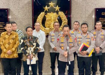 Kapolri dan Menteri Kehutanan Bentuk Satgas Gabungan Telusuri Temuan Kayu yang diduga akibatkan Bencana di Aceh dan Sumatera