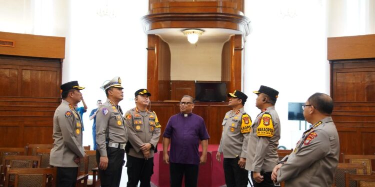 Kapolda Metro Jaya Tinjau Pospam Stasiun Gambir, Pastikan Pelayanan Optimal