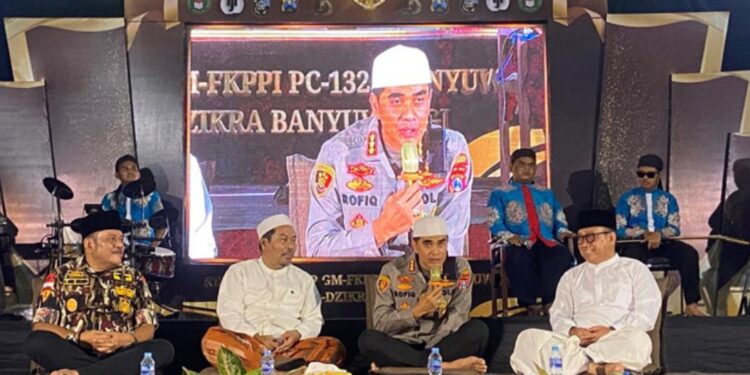 Blogger Polri : Merdunya Suara Kapolresta Banyuwangi Nembang Tradisional Campursari – TIMES Banyuwangi